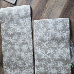Snowflake Patterned Floor Mats